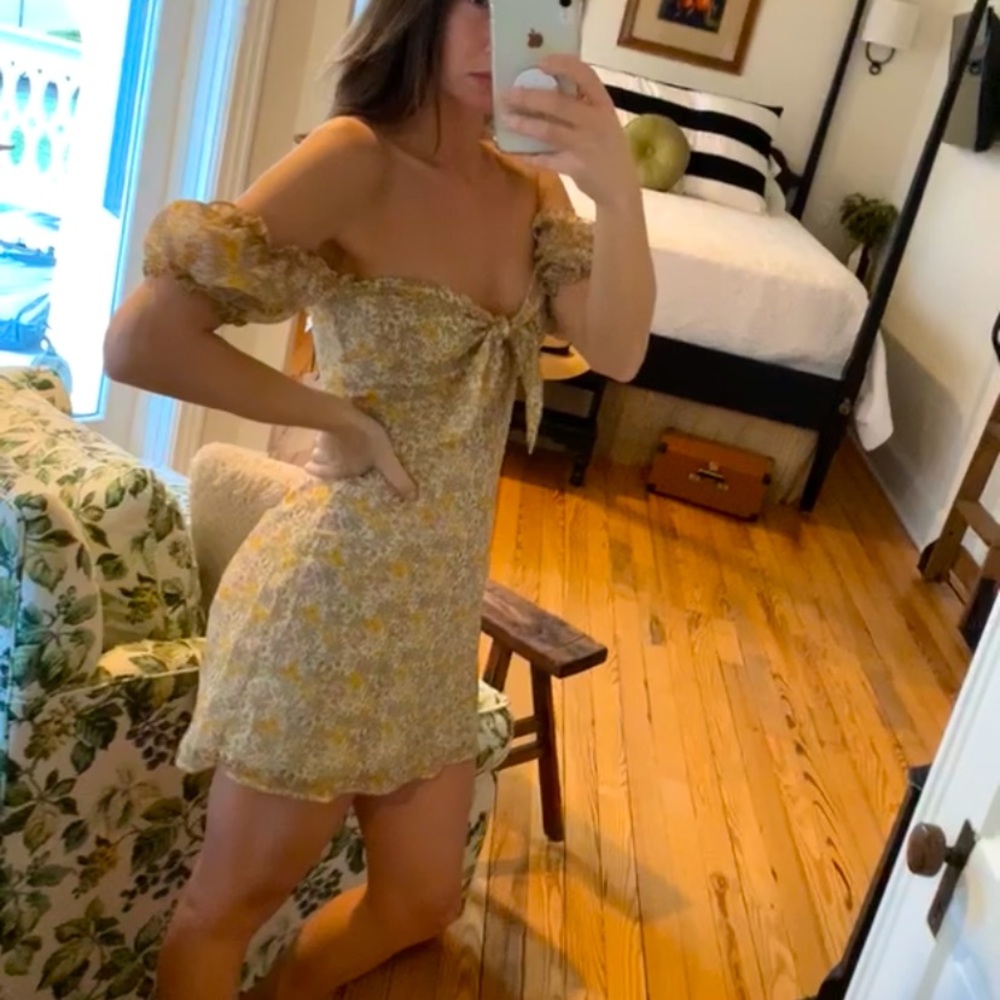 Mini floral dress 💛